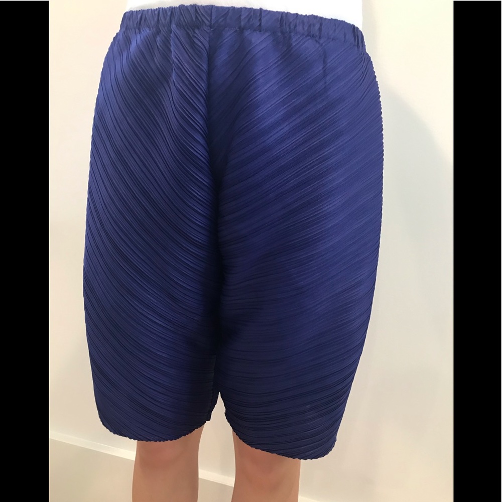 Women’s blue folded shorts!